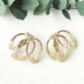 Magnolia earring